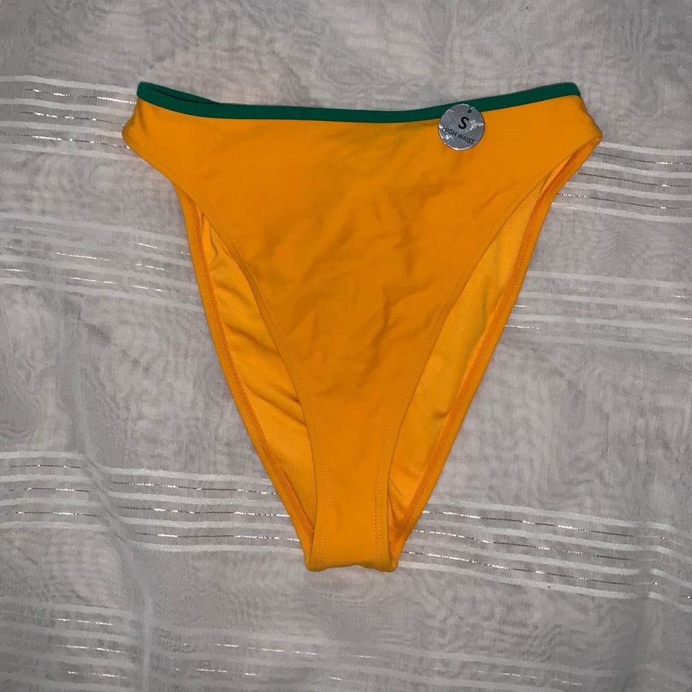 Bikini bottom. High thigh. Small.